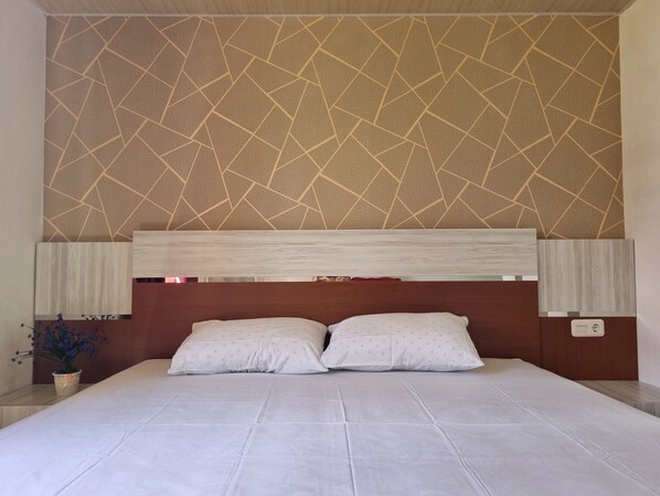 Family Townhome, 2 Bedrooms, Garden View, Mezzanine | Premium bedding, laptop workspace, free WiFi, bed sheets