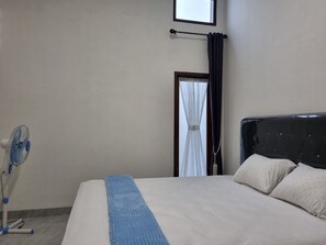 Presidential House, 3 Bedrooms, Garden View, Mezzanine | Premium bedding, laptop workspace, free WiFi, bed sheets - Wafaby Guest House (Payakumbuh)