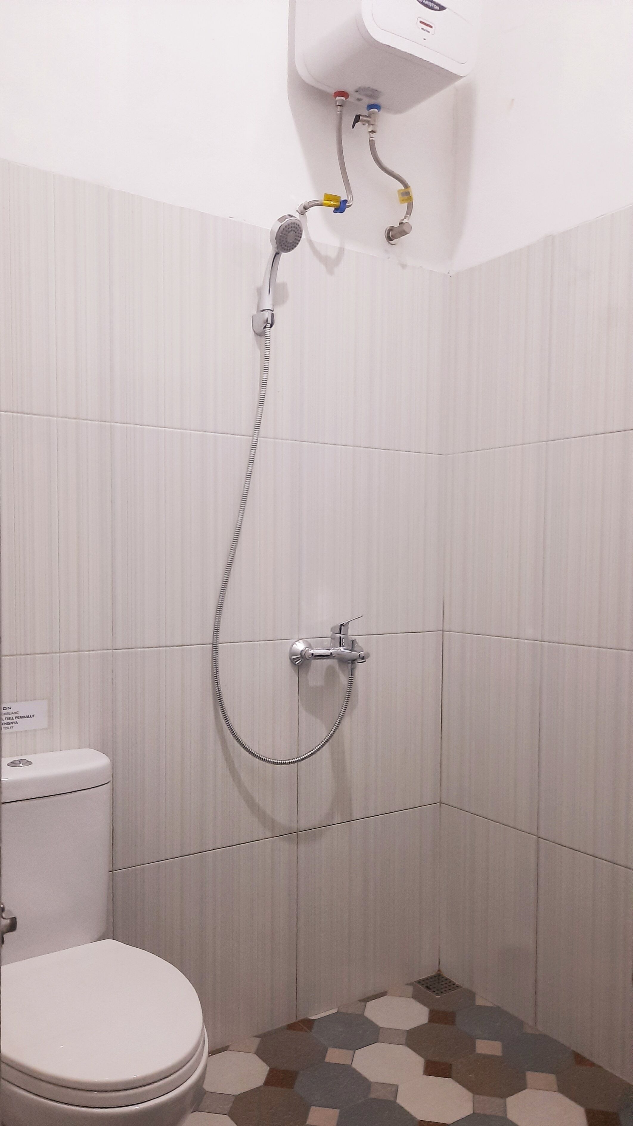 Townhouse – familie, 2 soverom, hageutsikt, mellometasje | Bad | Dusj, dusjhode med hydromassaje, toalettartikler (inkludert) og håndklær