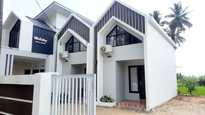 Front of property - Wafaby Guest House (Payakumbuh)