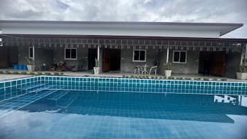 Kolam renang terbuka