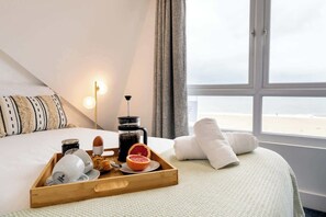 3 habitaciones, tabla de planchar con plancha, wifi y ropa de cama 