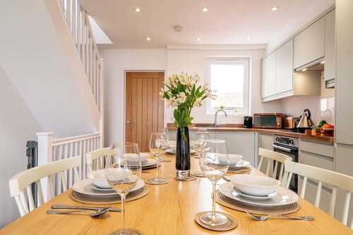 Magnificent Beach House - Seaview - Upside-down