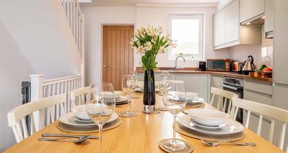 Magnificent Beach House - Seaview - Upside-down