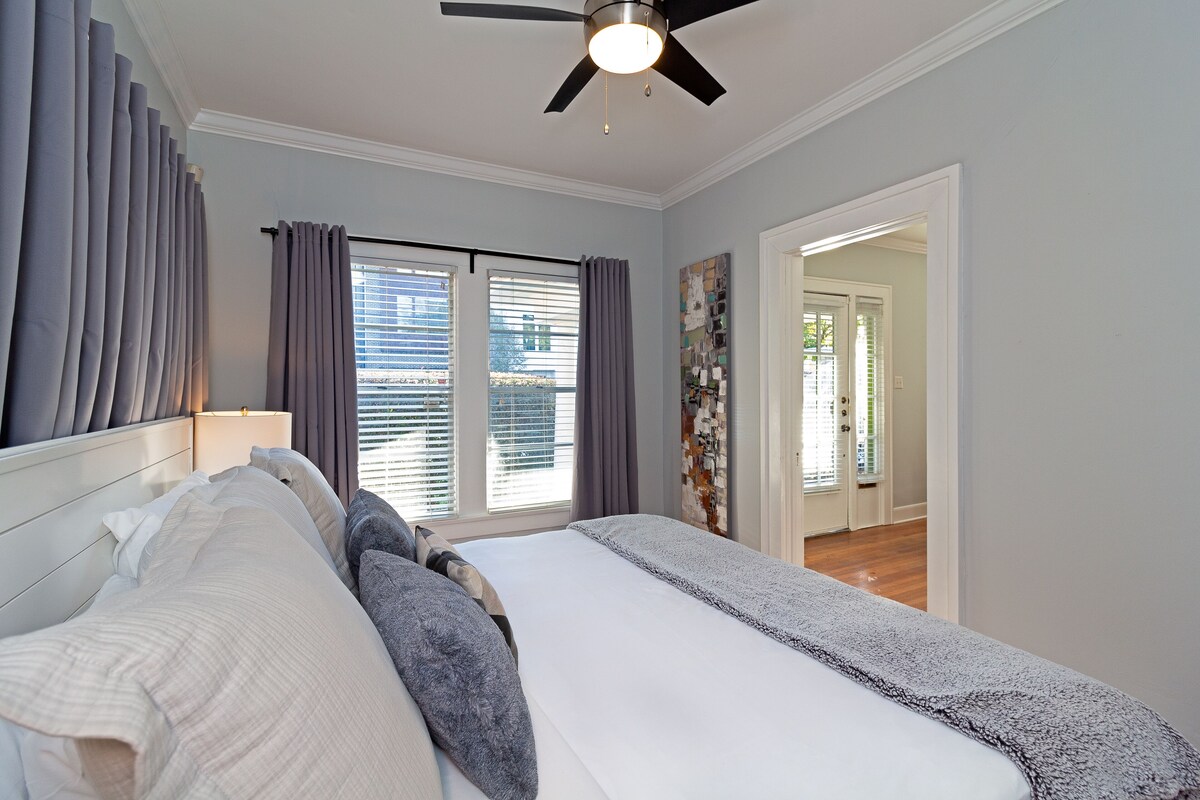 Photo 16 of 3BR The Poseidon! Aquatic Dream Pool in Montrose!