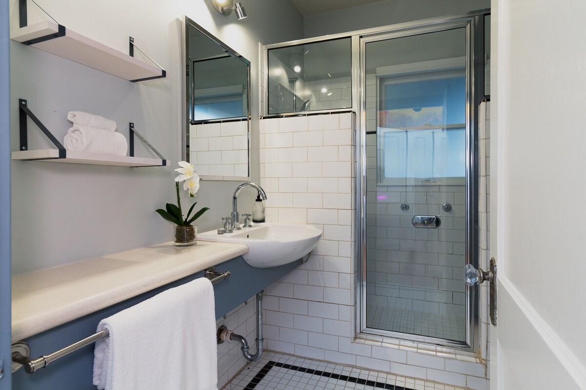 Photo 5 of 3BR The Poseidon! Aquatic Dream Pool in Montrose!