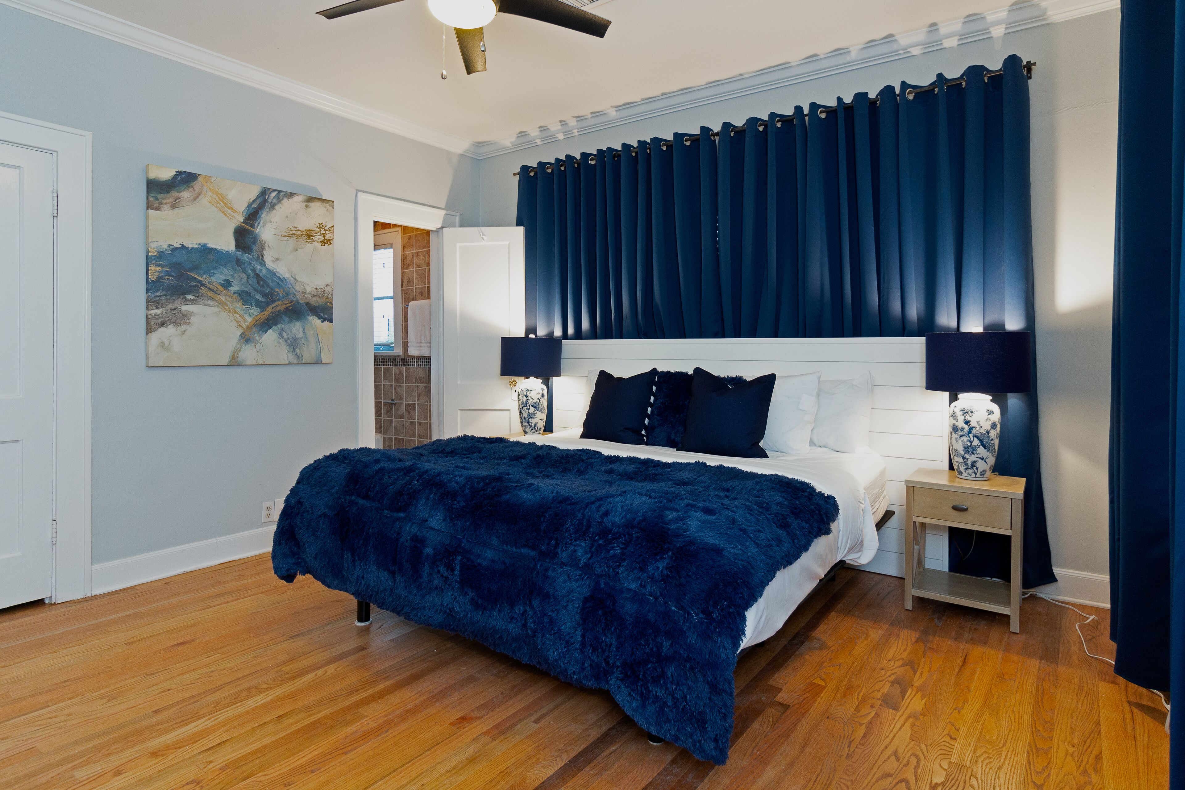 3 bedrooms, desk, iron/ironing board, travel crib