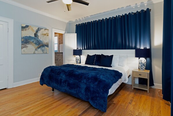 3 bedrooms, desk, iron/ironing board, travel cot