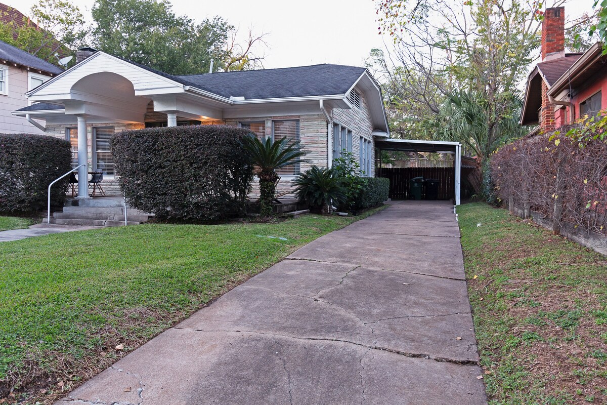 Photo 32 of 3BR The Poseidon! Aquatic Dream Pool in Montrose!