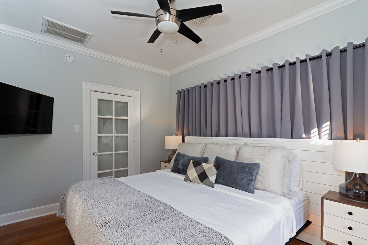 Photo 15 of 3BR The Poseidon! Aquatic Dream Pool in Montrose!