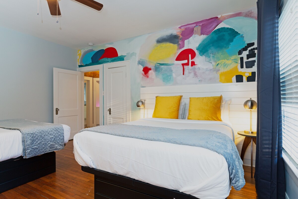 Photo 2 of 3BR The Poseidon! Aquatic Dream Pool in Montrose!