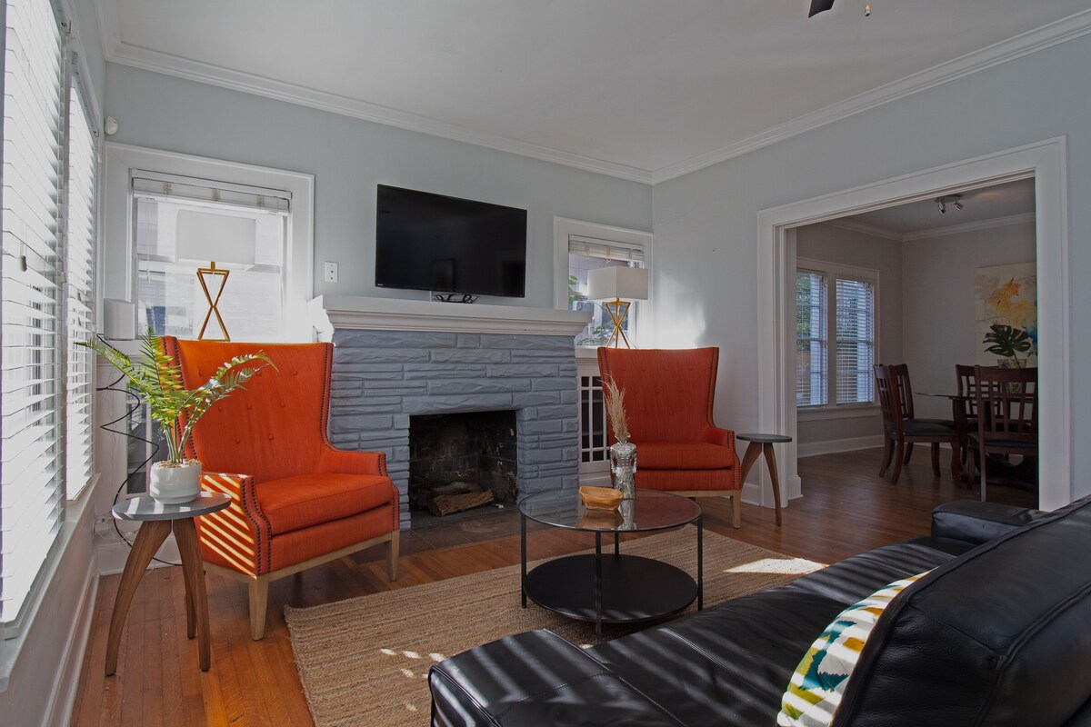 Photo 3 of 3BR The Poseidon! Aquatic Dream Pool in Montrose!