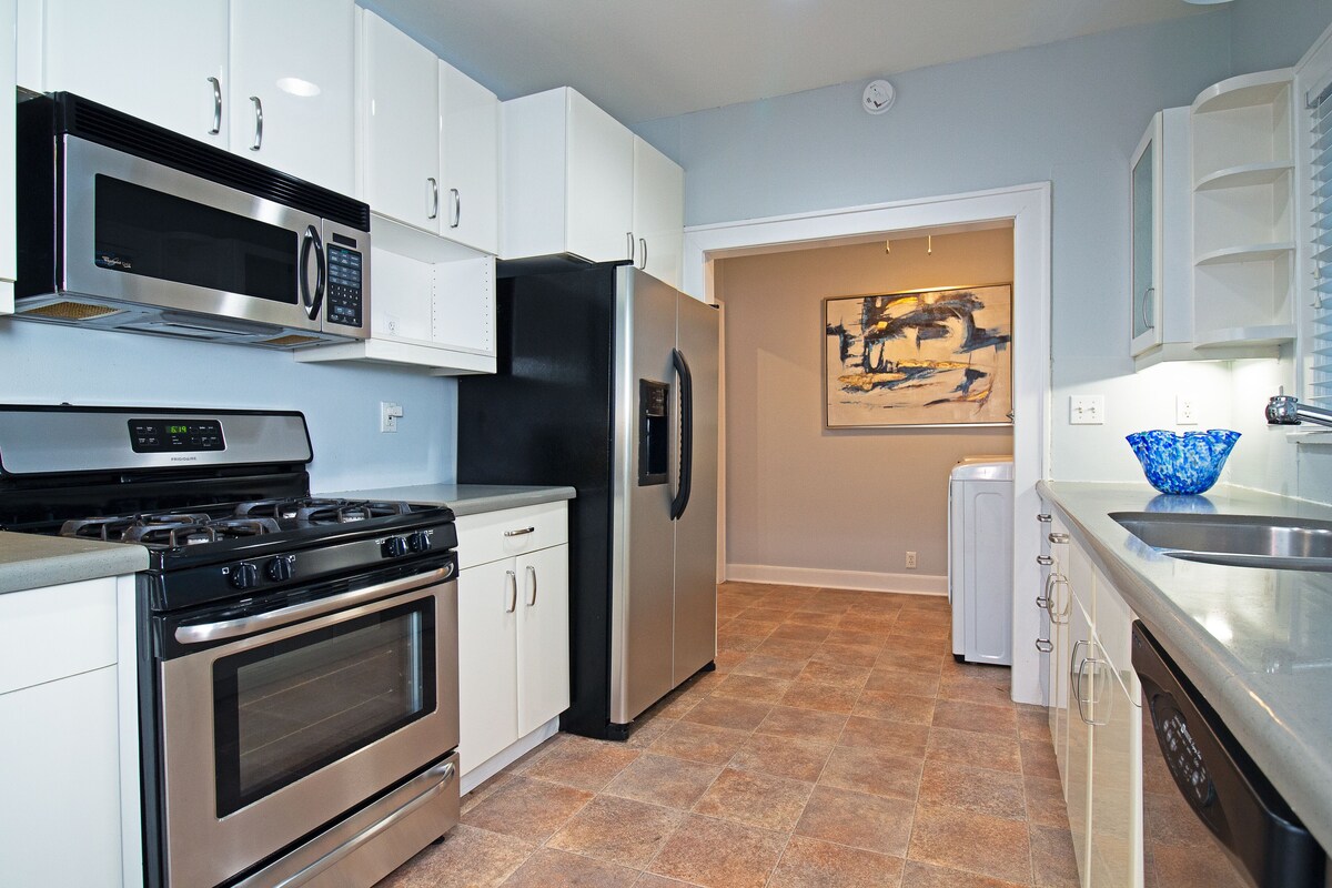 Photo 4 of 3BR The Poseidon! Aquatic Dream Pool in Montrose!