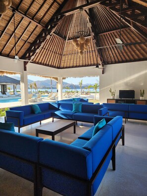 Front of property - Mocean Beach Resort (Sumbawa Barat)