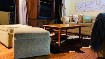 Room, 1 Bedroom, Balcony, Garden View | Interior