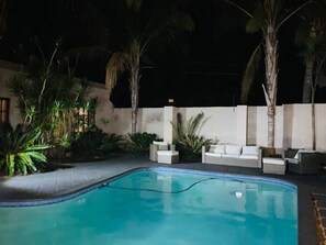 Chambre, 1 chambre, balcon, vue jardin | Piscine | Piscine extérieure