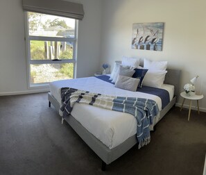 4 habitaciones, tabla de planchar con plancha y cuna de viaje 