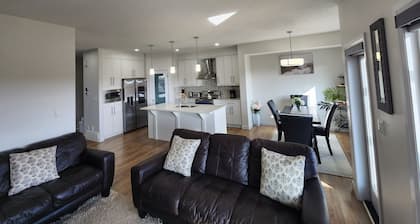 Modern 3 Bedroom house - Smart Lock, Wi-Fi, Netflix, Prime