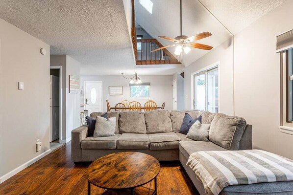 TV, fireplace, offices - Rock Nest Hideout | Walk to Lake | Fire Pit | Hammock | Arcade (East Stroudsburg)