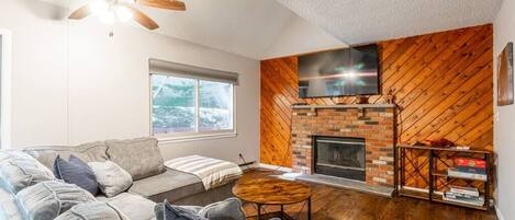 TV, peis og kontorer