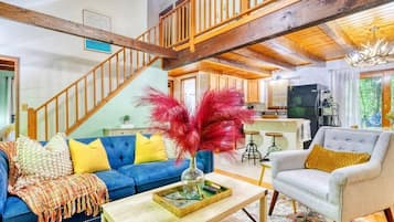 Fernseher, Kamin, Tischfußball