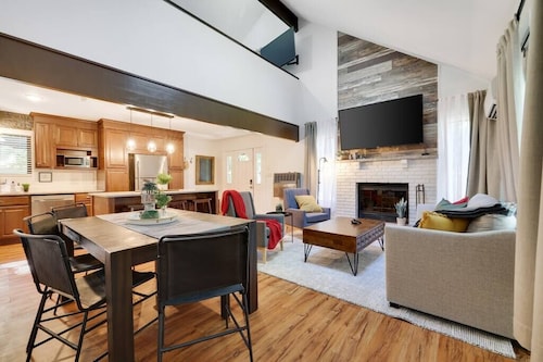 Cozy 3 BR | Game Area | Fire Pit