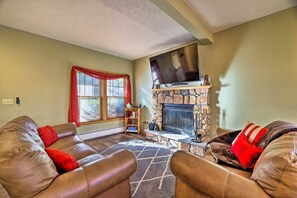 TV - HOT TUB | 4 Min Dr to Camelbeach (Tannersville)