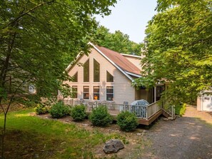 Exterior - Dee Grove Retreat | Game Area | Open Concept | 4 BDR Close to Skiiing, Lake (Albrightsville)