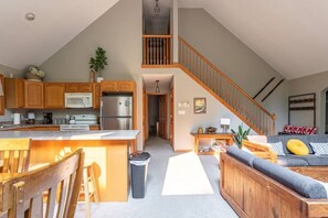 TV, fireplace - Dee Grove Retreat | Game Area | Open Concept | 4 BDR Close to Skiiing, Lake (Albrightsville)