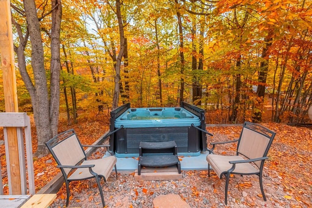 Hot Tub | Game Room | Fire Pit