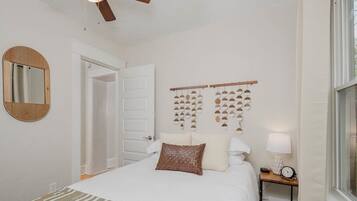 5 bedrooms, desk, iron/ironing board, WiFi