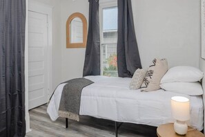 5 bedrooms, desk, iron/ironing board, WiFi - Charming Home near Lawrence U. - Walk to Downtown! (Appleton)