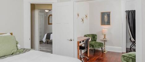 5 bedrooms, desk, iron/ironing board, WiFi