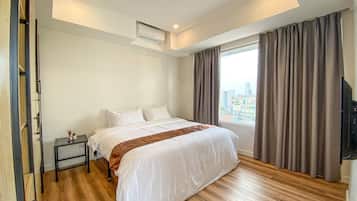 Junior Room, 2 Single Beds, Private Bathroom, City View | Premium bedding, desk, laptop workspace, free WiFi