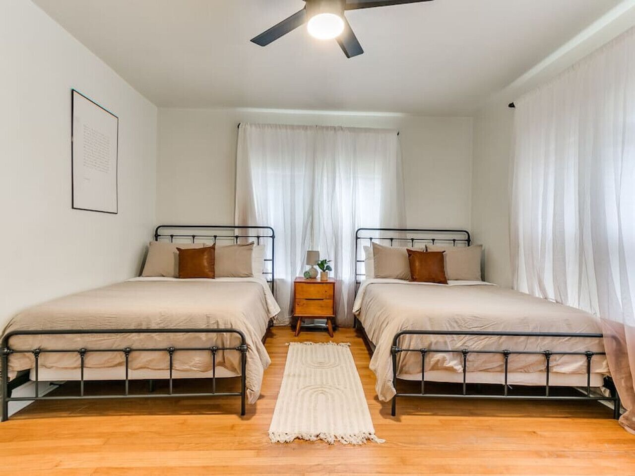 2 chambres, bureau, fer et planche à repasser, lit parapluie