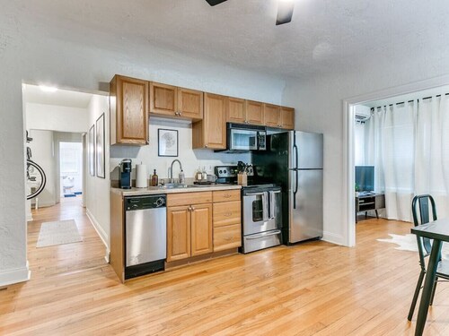 "The Oklahoman" - 3B/1B Apt w/ Bikes