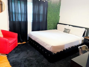4 bedrooms, desk, iron/ironing board, free WiFi