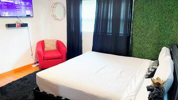 4 makuuhuonetta, työpöytä, silitysrauta/-lauta, ilmainen Wi-Fi