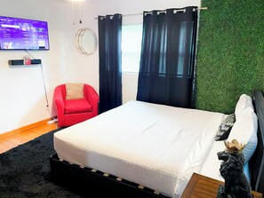 4 bedrooms, desk, iron/ironing board, free WiFi