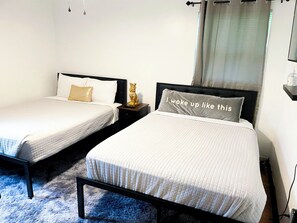 4 slaapkamers, een bureau, een strijkplank/strijkijzer, gratis wifi