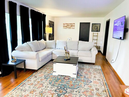 Spacious Home < 6 min to FSU Stadium and < 13 min to FAMU Campus