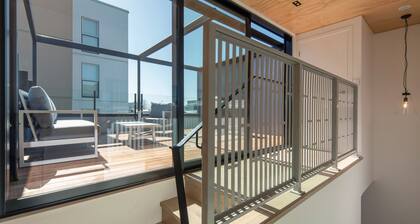 innInner City Apartments - 1 with rooftop balcony right in the Nelson CBD!