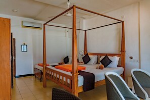 Ocean Front Standard Room - 105 | Memory foam beds, blackout drapes, iron/ironing board, free WiFi - Amor Beach Unawatuna (Unawatuna)