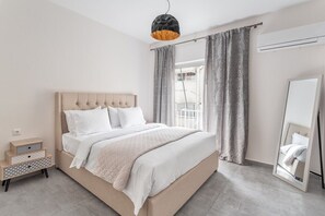 2 bedrooms, iron/ironing board, WiFi, bed sheets - Artemis Suite - Spacious 2-BDRM apartment, central & safe! (Athens)