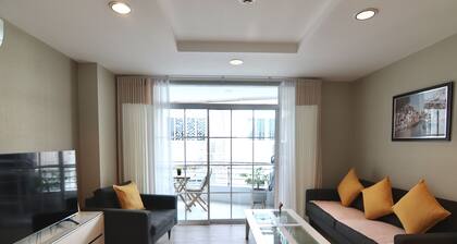 A Cozy and Spacious Beachfront Condo with only One Minute walk to the beach!