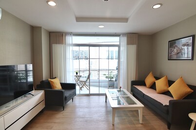 A Cozy and Spacious Beachfront Condo with only One Minute walk to the beach!