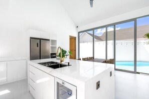 Luxury Villa | Private kitchen | Fridge, oven, toaster, cookware/dishes/utensils - Casa Blanca Villa by Betterplace (Pecatu)
