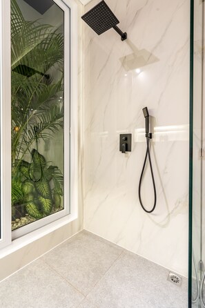 Villa de lujo | Ducha del cuarto de baño