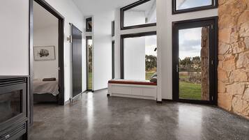 5 bedrooms, desk, iron/ironing board, free WiFi