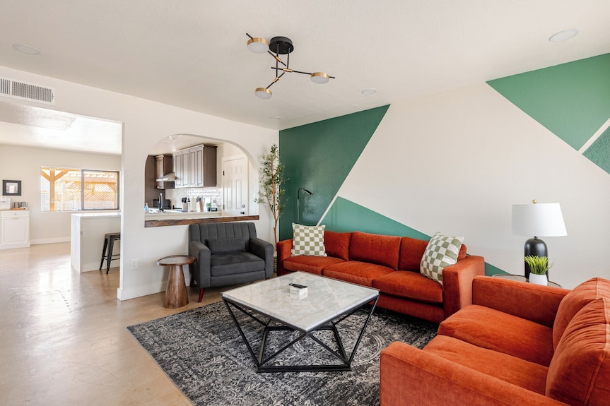 Renovated Retreat! Cozy Firepit Nights Await! - Phoenix